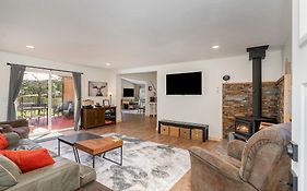 Bear'S Den Hideaway With Hot Tub
